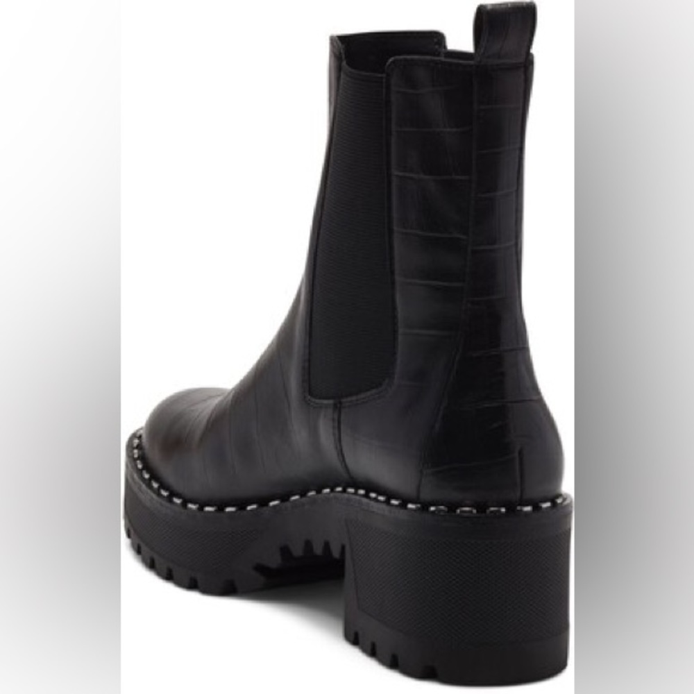NWOT Vince Camuto Madisha Black Croc Chelsea Ankle Boots size 9.5 - Picture 2 of 10